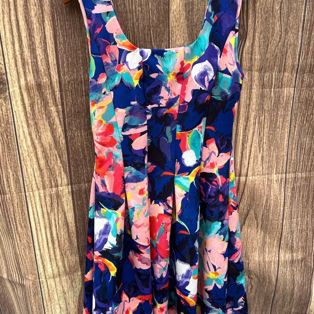 Spense size 10 fit and flare colorful floral stretch pleated sleeveless dress - Picture 4 of 5